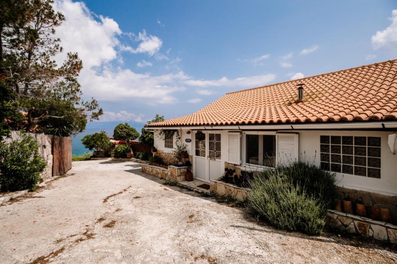 Floreika Studio By The Sea Skinaria Exterior photo