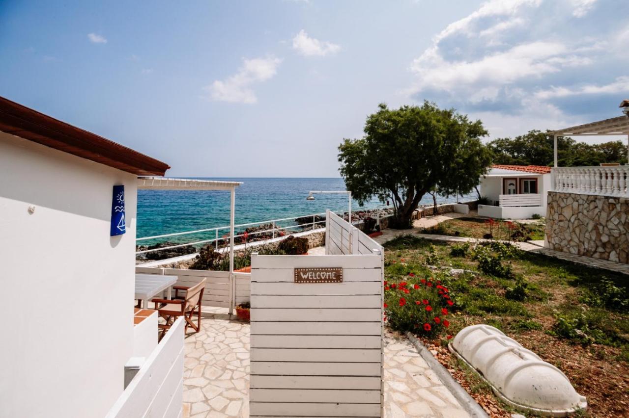 Floreika Studio By The Sea Skinaria Exterior photo
